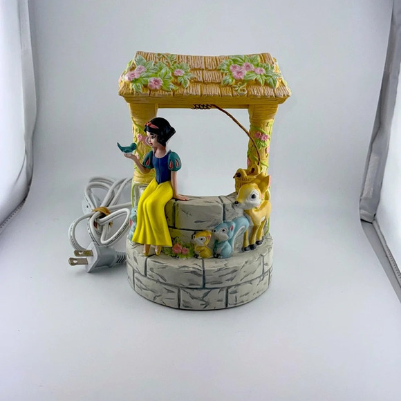 SCENTSY **Retired** Disney SnowWhite The Seven Dwarfs Wax Melt Fragrance Warmer - Picture 1 of 10